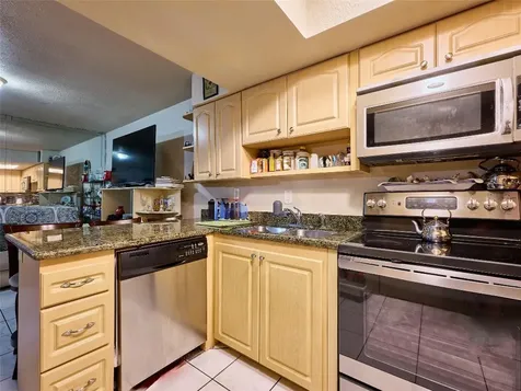 33 Spinning Wheel Lane Tamarac FL 33319