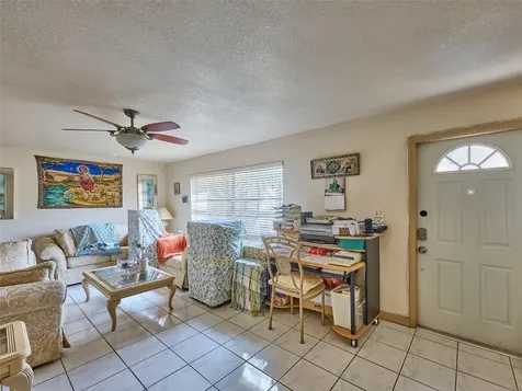 33 Spinning Wheel Lane Tamarac FL 33319