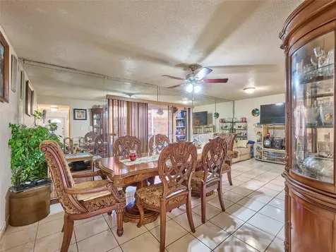 33 Spinning Wheel Lane Tamarac FL 33319