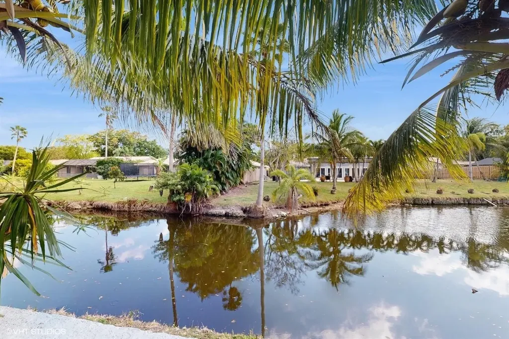 9744 NW 1st Manor Coral Springs FL 33071