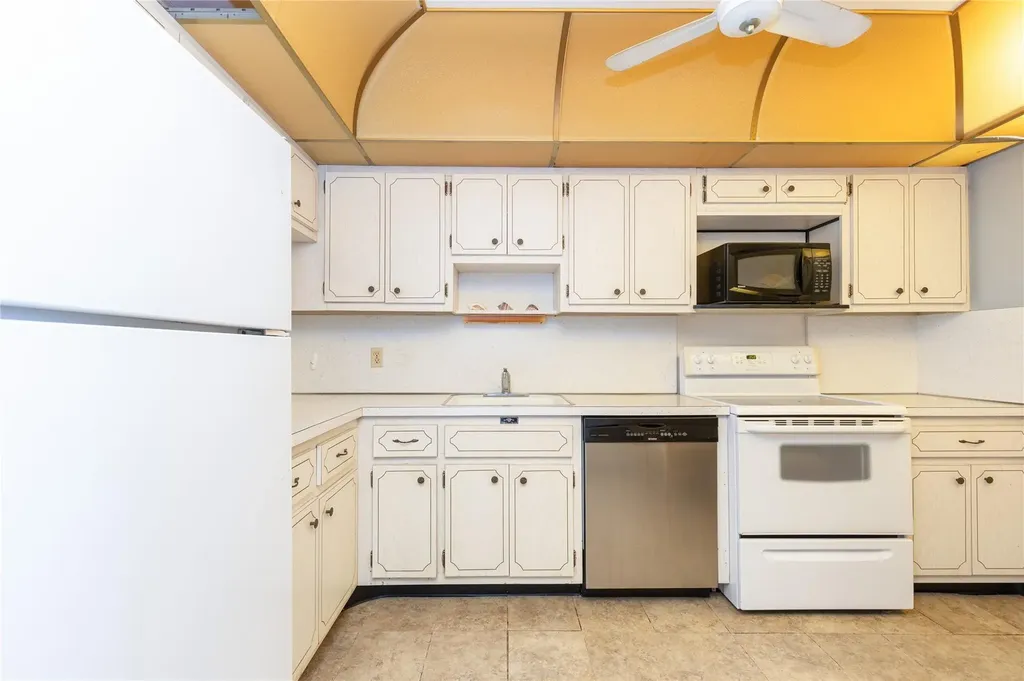 2731 NE 14th Street Causeway Pompano Beach FL 33062