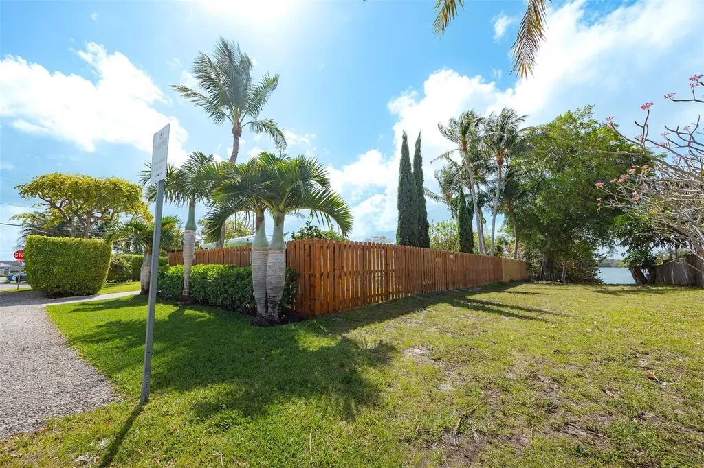1924 NE 18th Street Fort Lauderdale FL 33305