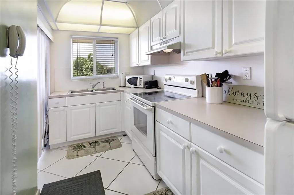 2100 NE 38th Street Lighthouse Point FL 33064