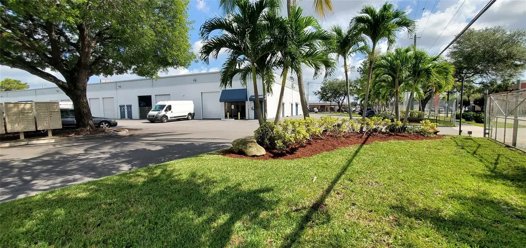 1577 SW 1st Way Deerfield Beach FL 33441