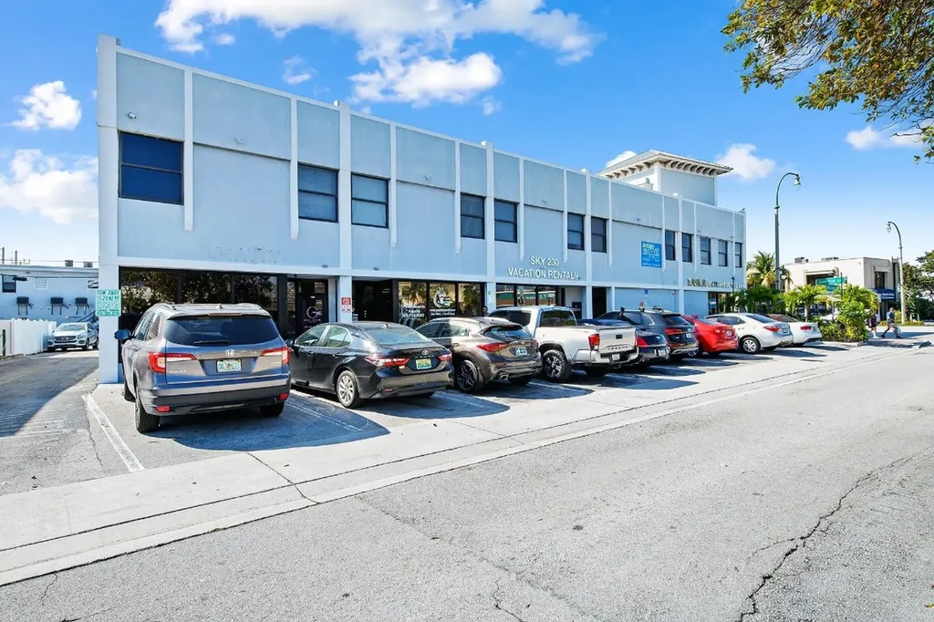 218 Commercial Boulevard Lauderdale By The Sea FL 33308