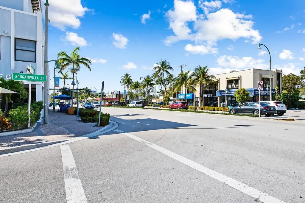 218 Commercial Boulevard Lauderdale By The Sea FL 33308