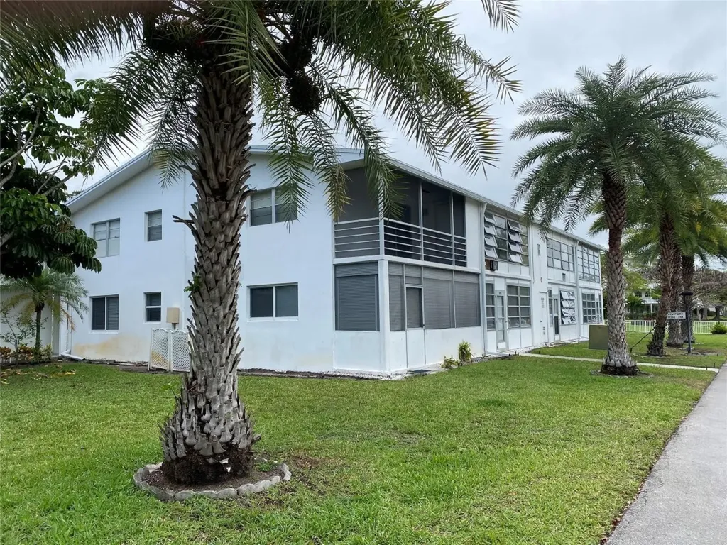 278 Newport R Deerfield Beach FL 33442