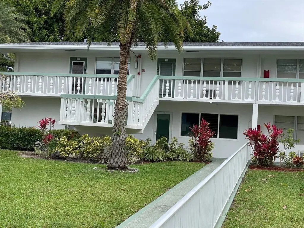 278 Newport R Deerfield Beach FL 33442