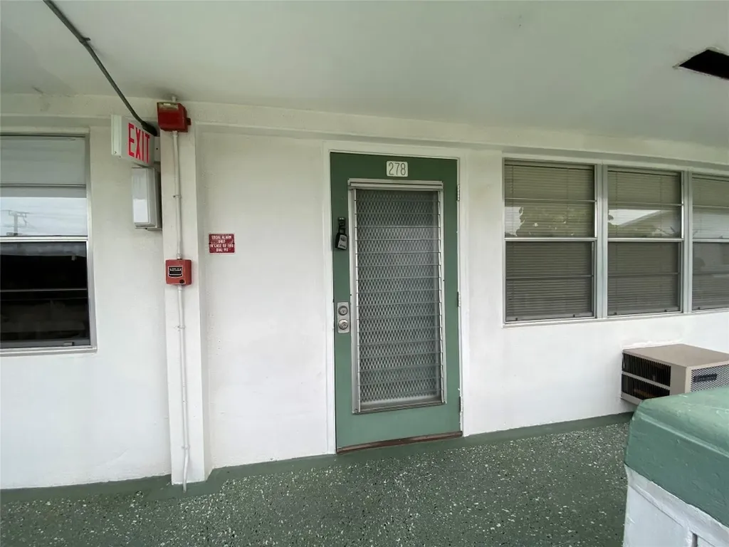 278 Newport R Deerfield Beach FL 33442