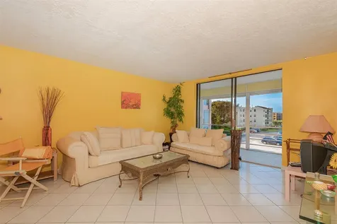 2861 Somerset Drive Lauderdale Lakes FL 33311
