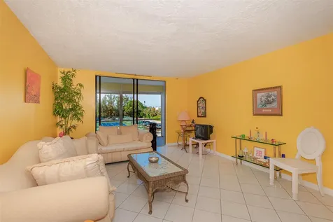2861 Somerset Drive Lauderdale Lakes FL 33311