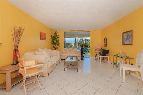 2861 Somerset Drive Lauderdale Lakes FL 33311