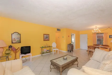 2861 Somerset Drive Lauderdale Lakes FL 33311