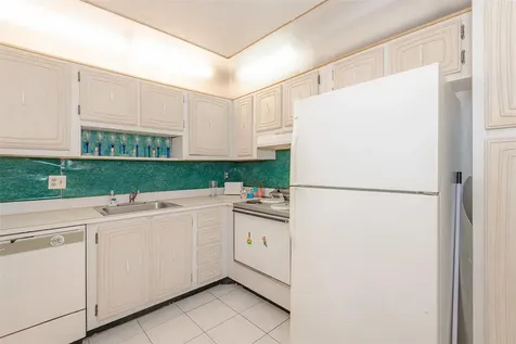 2861 Somerset Drive Lauderdale Lakes FL 33311