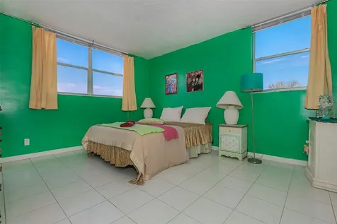 2861 Somerset Drive Lauderdale Lakes FL 33311