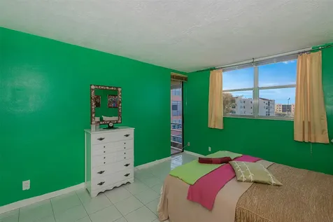 2861 Somerset Drive Lauderdale Lakes FL 33311