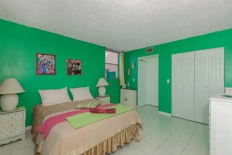 2861 Somerset Drive Lauderdale Lakes FL 33311