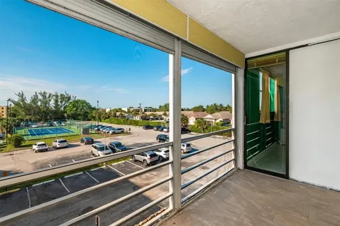 2861 Somerset Drive Lauderdale Lakes FL 33311