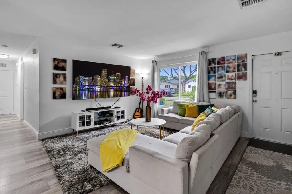 315 S 57th Avenue Hollywood FL 33023
