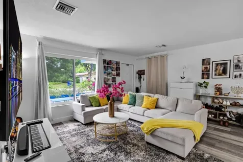 315 S 57th Avenue Hollywood FL 33023