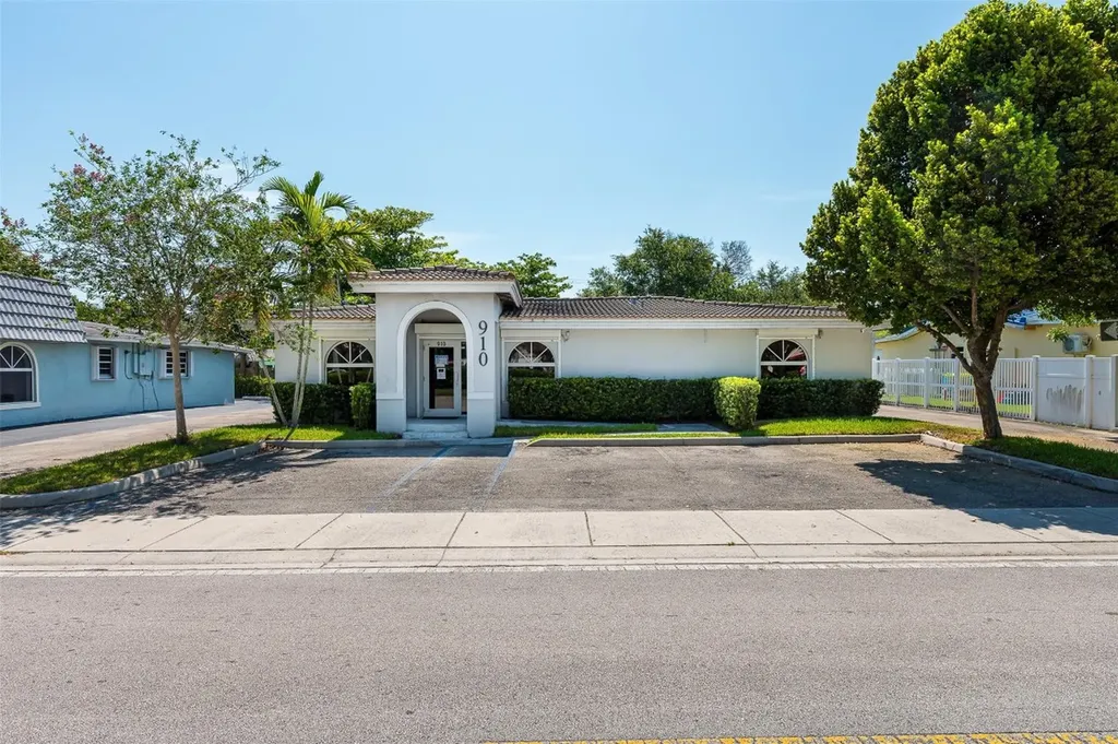 910 S State Road 7 Plantation FL 33317