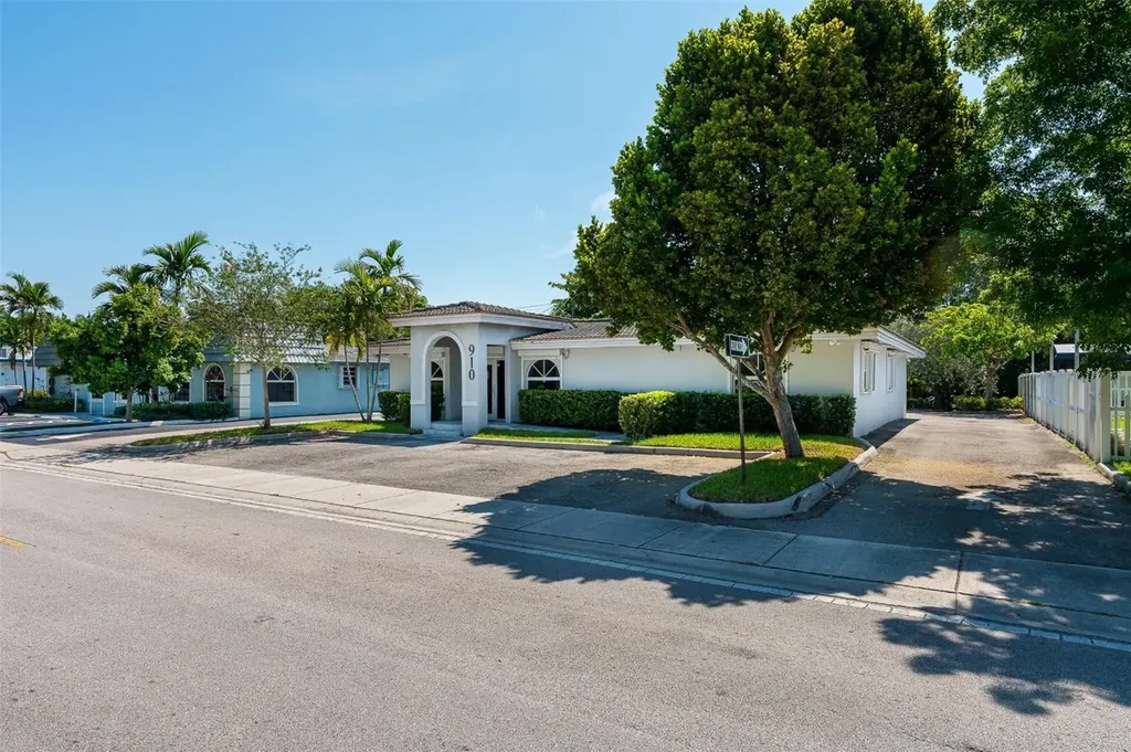 910 S State Road 7 Plantation FL 33317