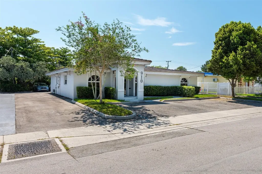 910 S State Road 7 Plantation FL 33317