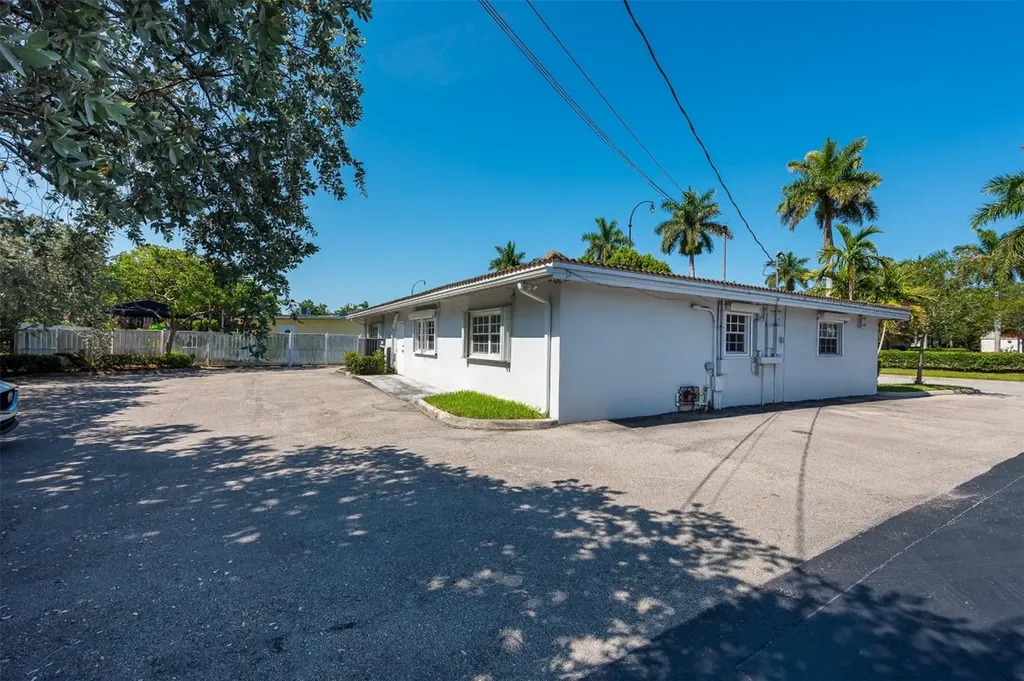 910 S State Road 7 Plantation FL 33317