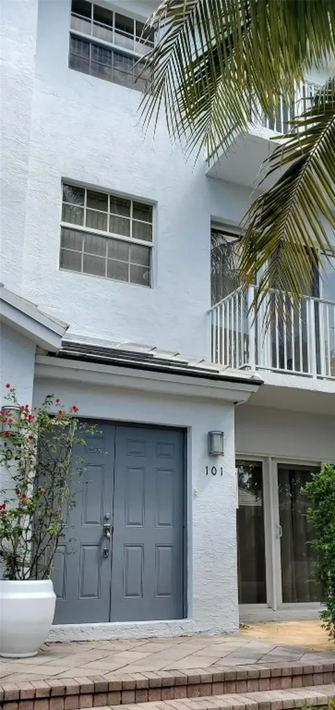 2725 NE 8th Avenue Wilton Manors FL 33334