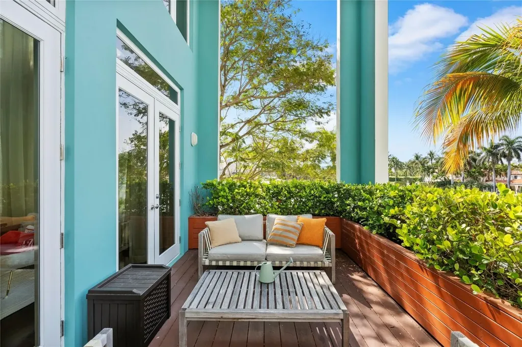 6001 Laguna Path Miami Beach FL 33141