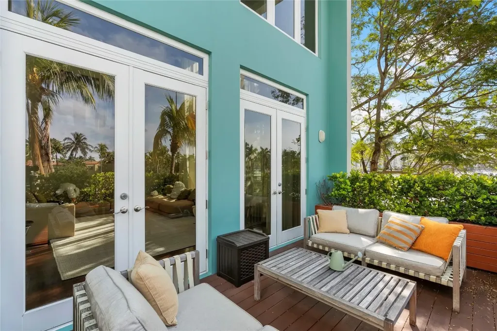 6001 Laguna Path Miami Beach FL 33141