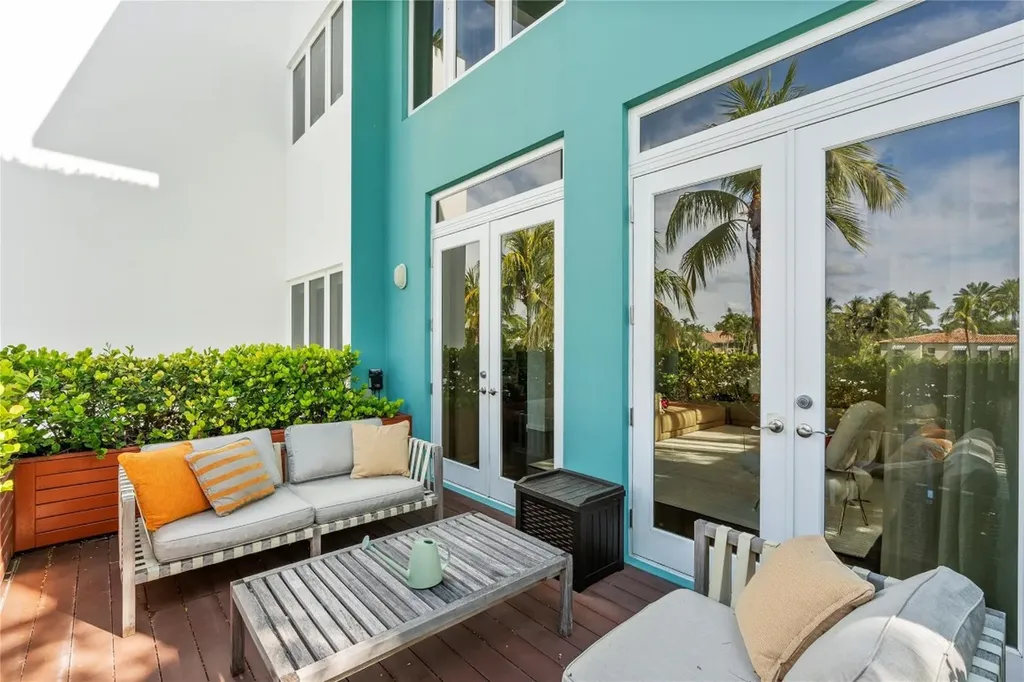 6001 Laguna Path Miami Beach FL 33141