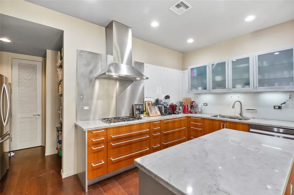 6001 Laguna Path Miami Beach FL 33141