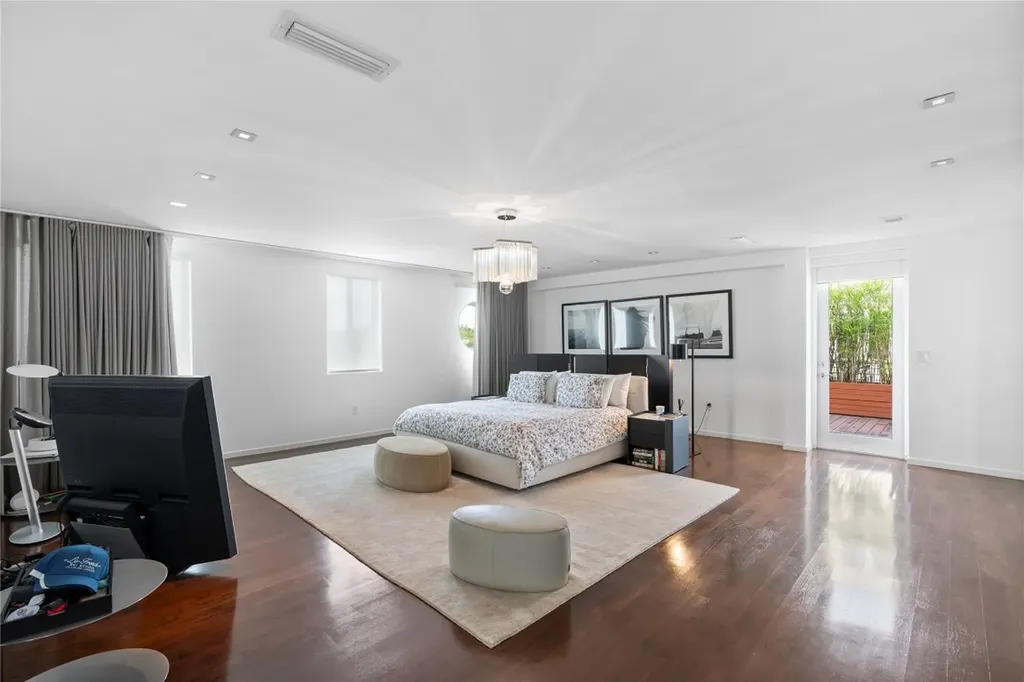 6001 Laguna Path Miami Beach FL 33141