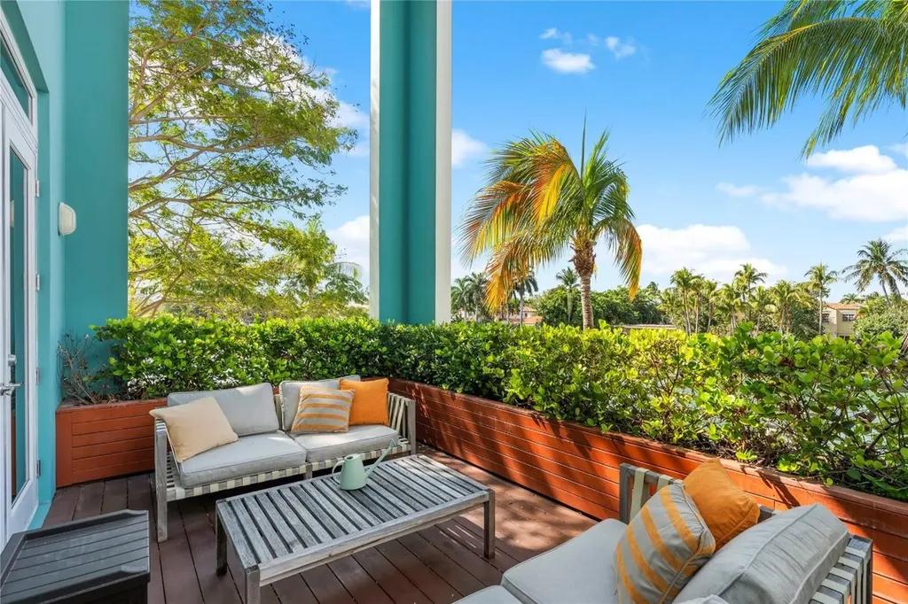 6001 Laguna Path Miami Beach FL 33141