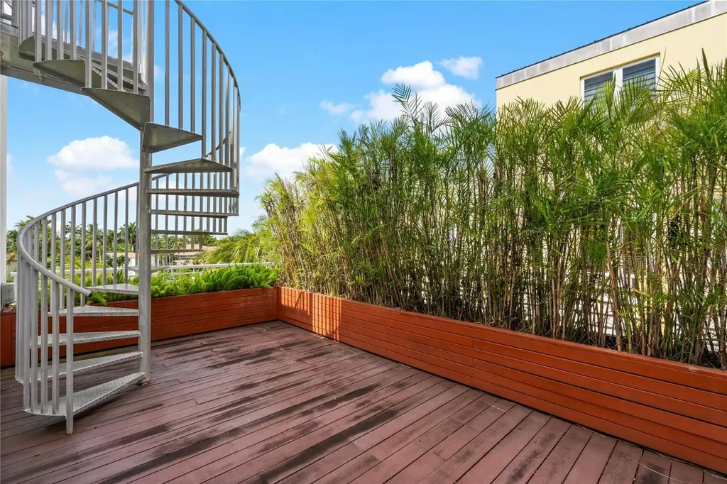 6001 Laguna Path Miami Beach FL 33141