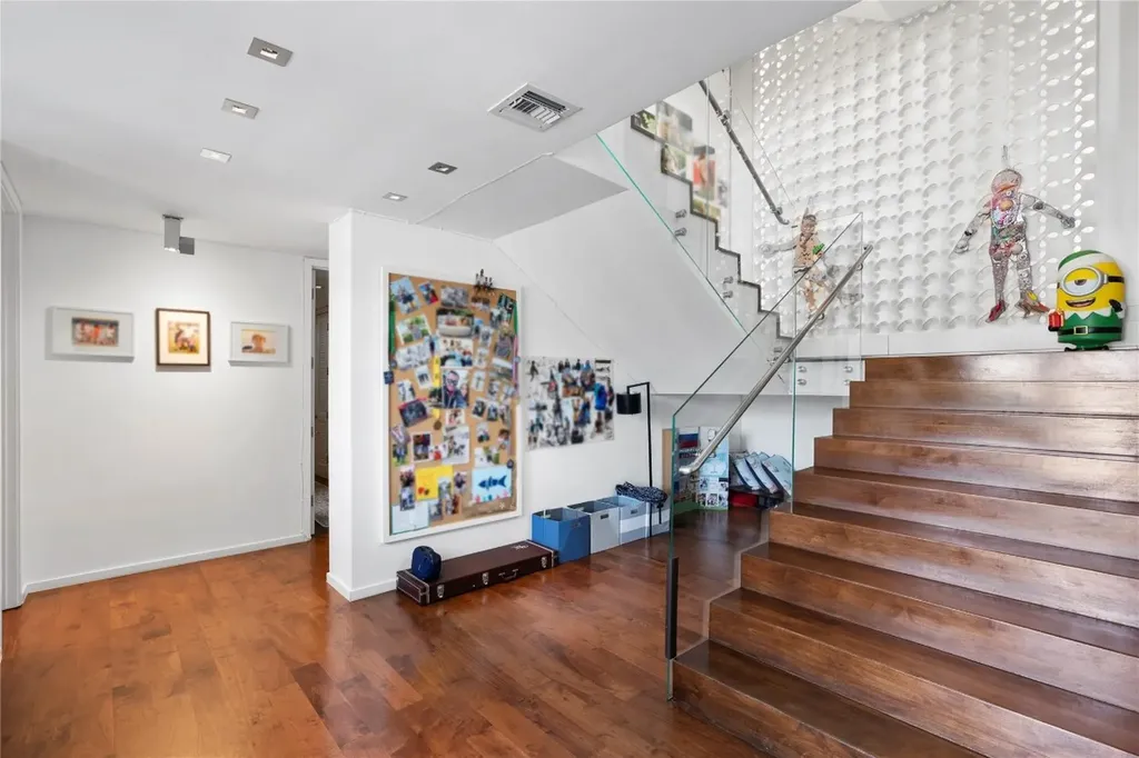 6001 Laguna Path Miami Beach FL 33141