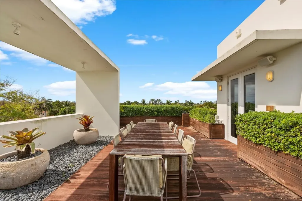 6001 Laguna Path Miami Beach FL 33141