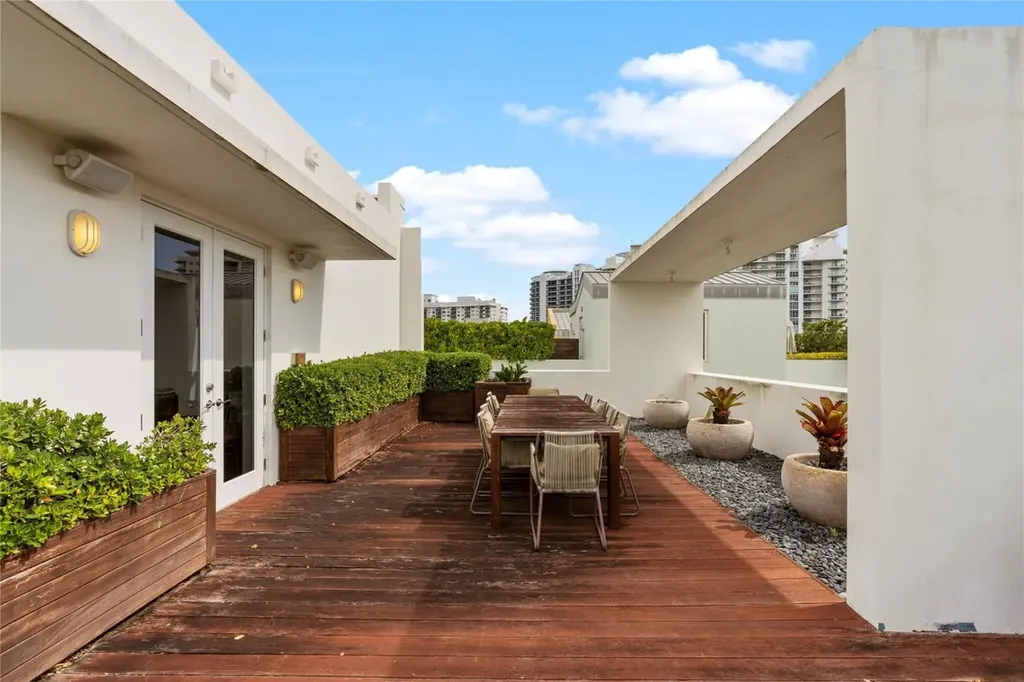 6001 Laguna Path Miami Beach FL 33141