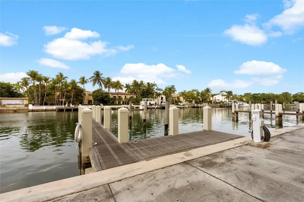 6001 Laguna Path Miami Beach FL 33141