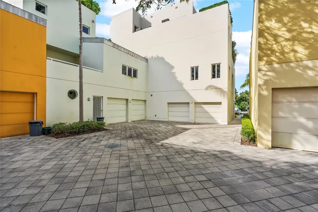 6001 Laguna Path Miami Beach FL 33141
