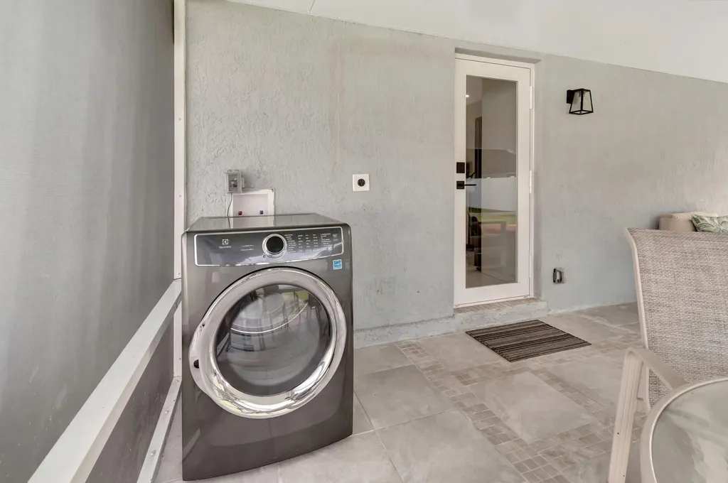 710 SE 3rd Avenue Delray Beach FL 33483