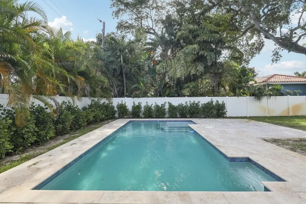 1547 NE 39th Street Oakland Park FL 33334