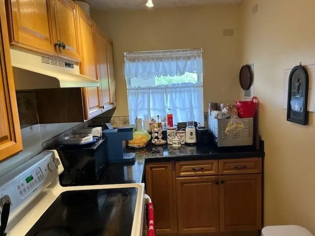 9330 Lagoon Place Davie FL 33324