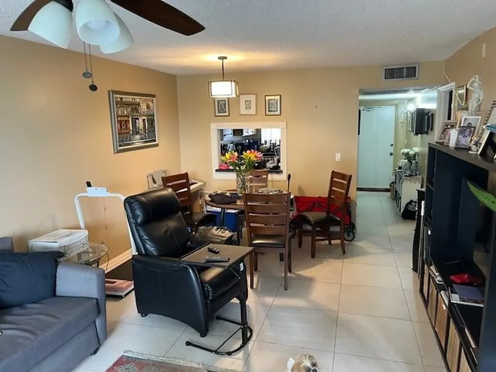 9330 Lagoon Place Davie FL 33324