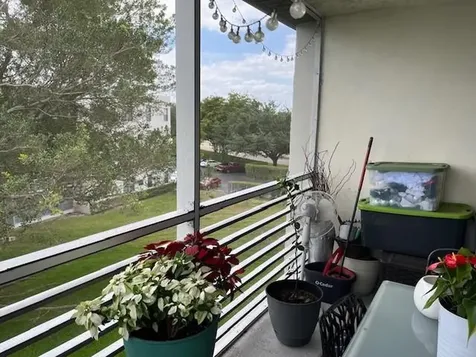 9330 Lagoon Place Davie FL 33324