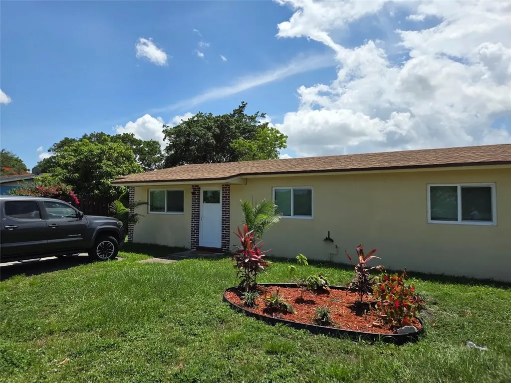 413 SW 71st Avenue North Lauderdale FL 33068