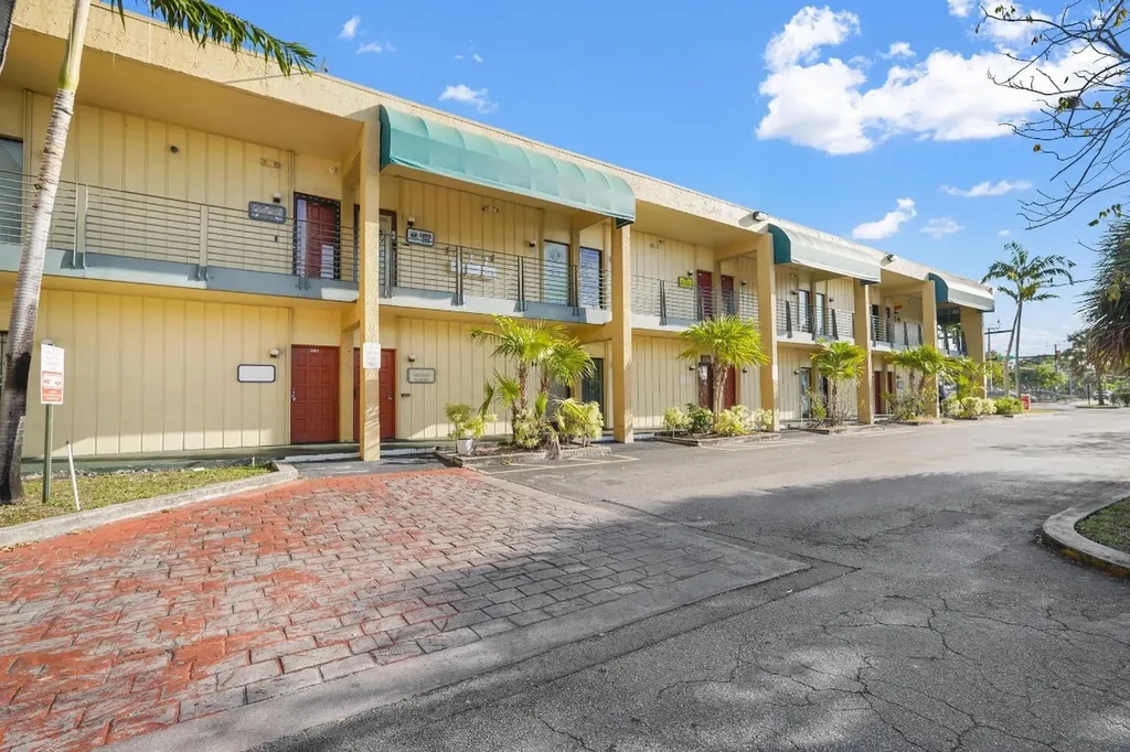 2331 N State Road 7 Lauderdale Lakes FL 33313