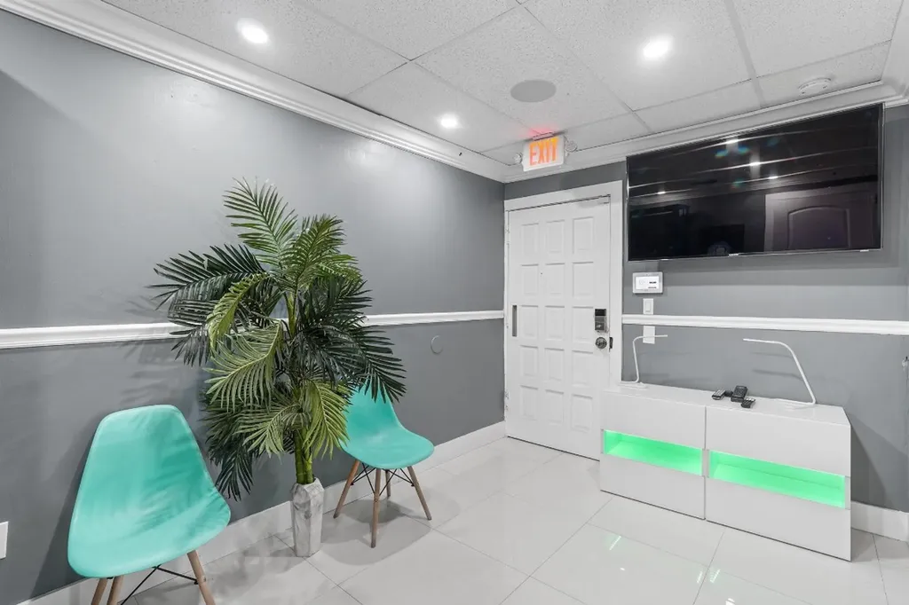 2331 N State Road 7 Lauderdale Lakes FL 33313