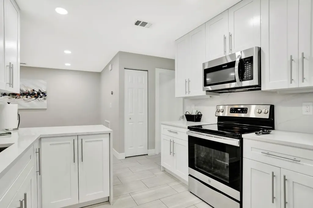 1035 NW 5th Avenue Boca Raton FL 33432